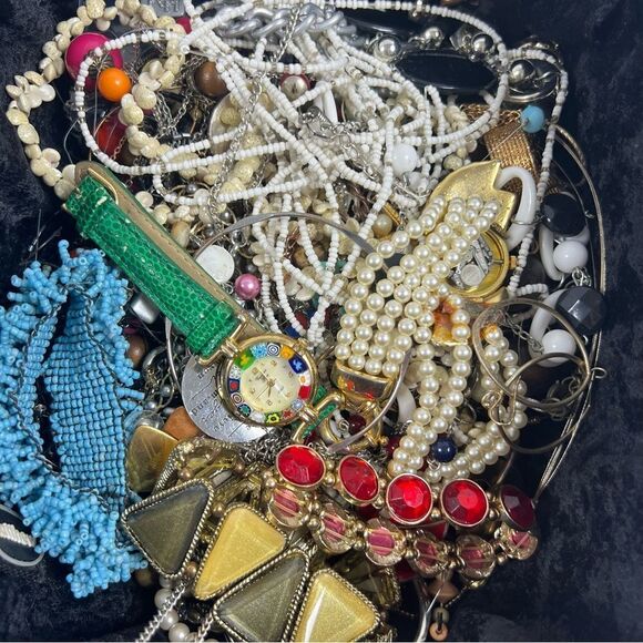 5 pound scoop of craft jewelry vintage to current for repurpose - Picture 7 of 12